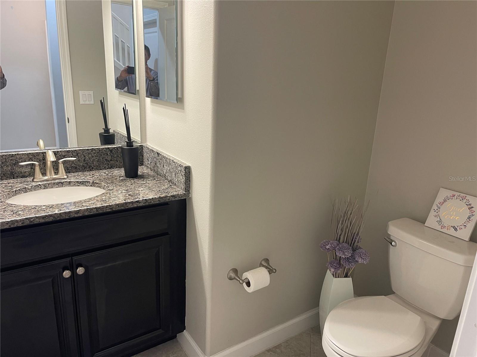 Listing photo id 12 for 1596 Ludington Avenue