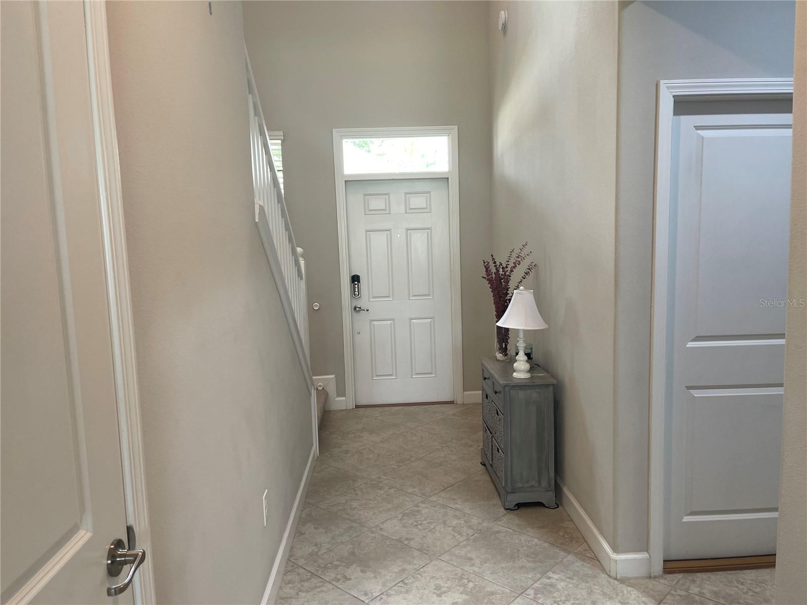 Listing photo id 16 for 1596 Ludington Avenue