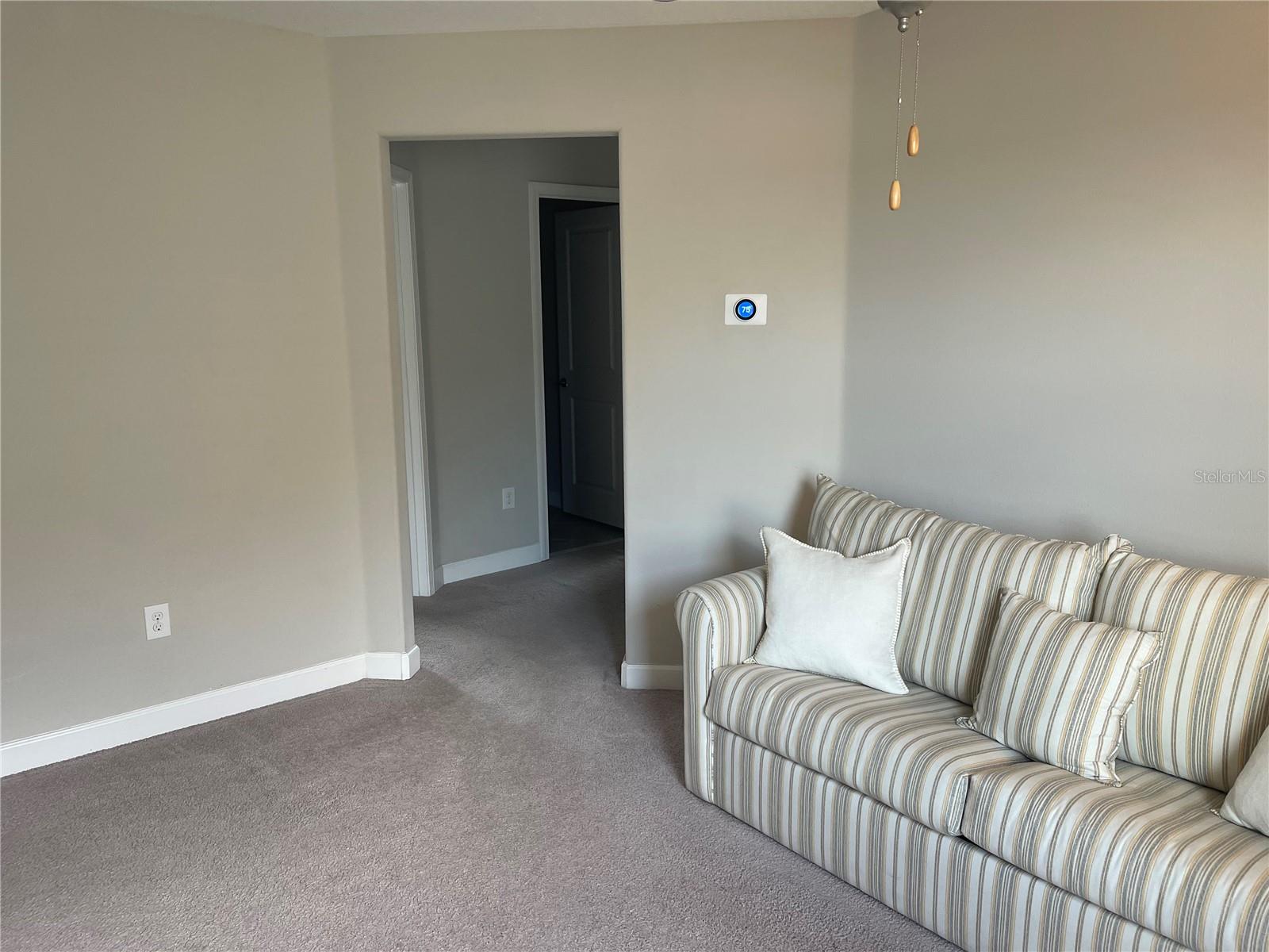 Listing photo id 20 for 1596 Ludington Avenue