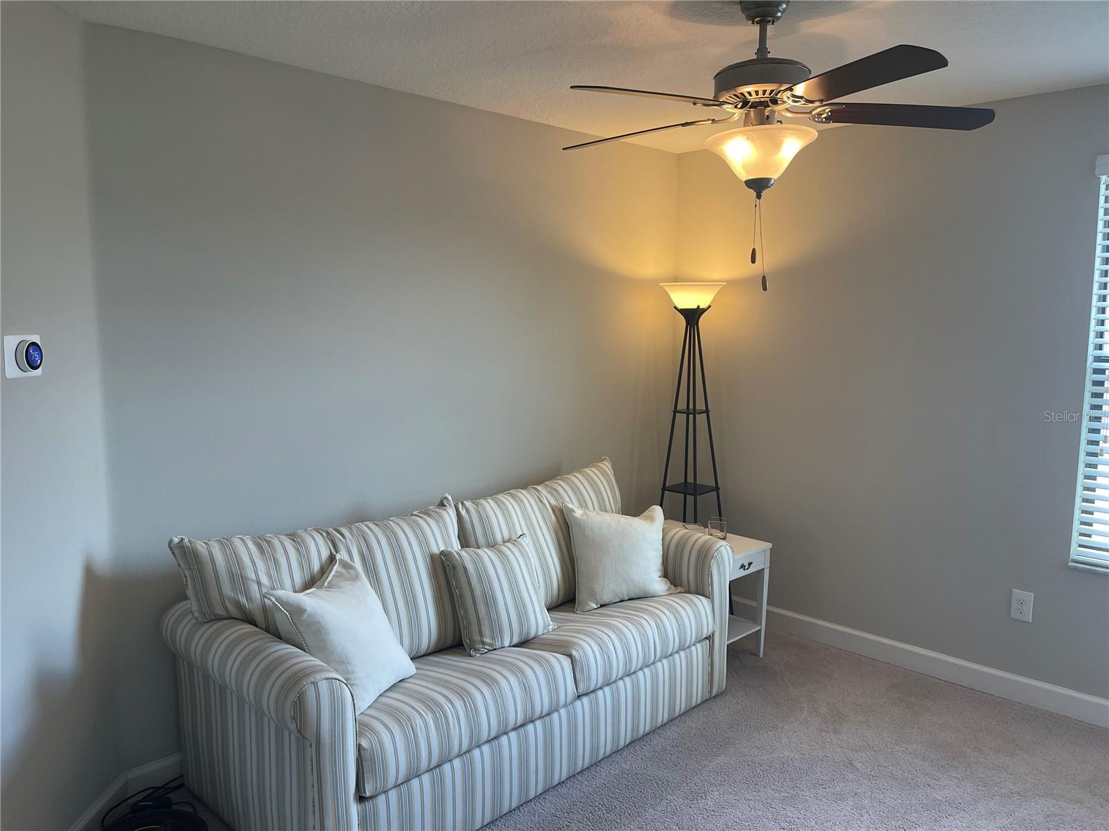 Listing photo id 21 for 1596 Ludington Avenue