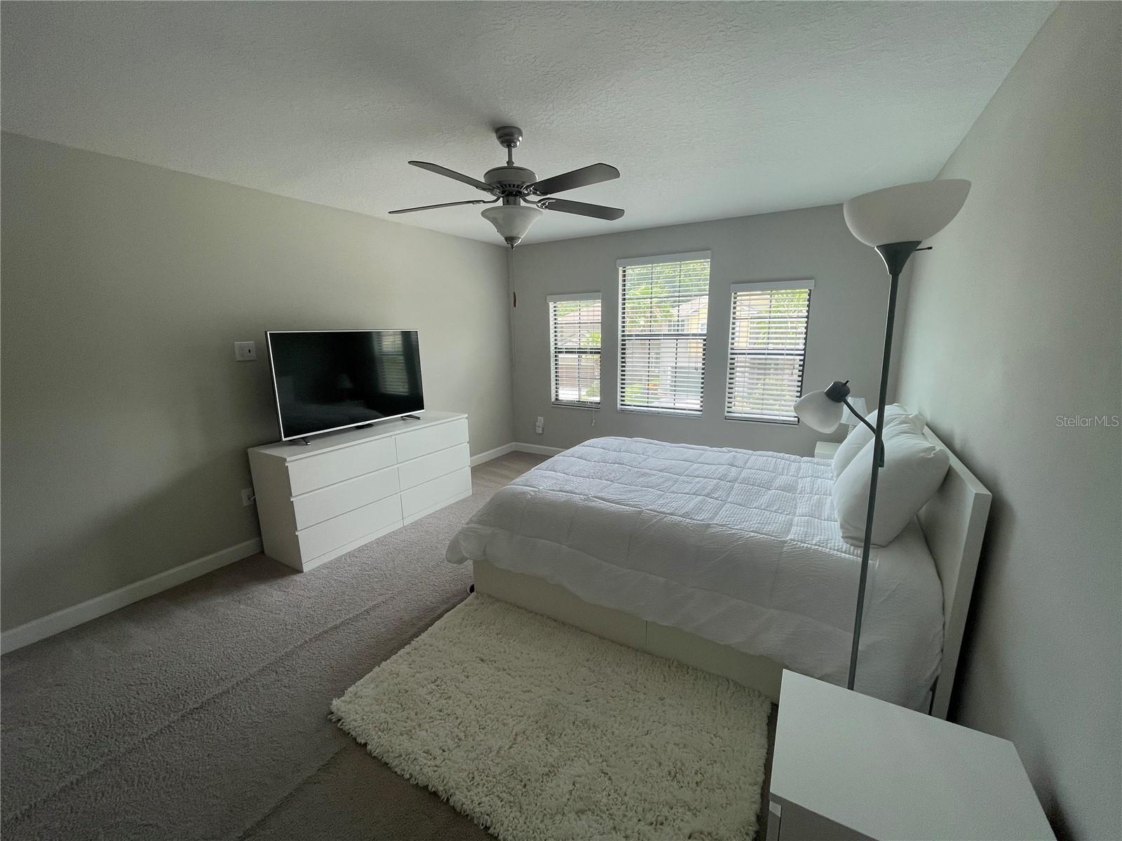 Listing photo id 22 for 1596 Ludington Avenue