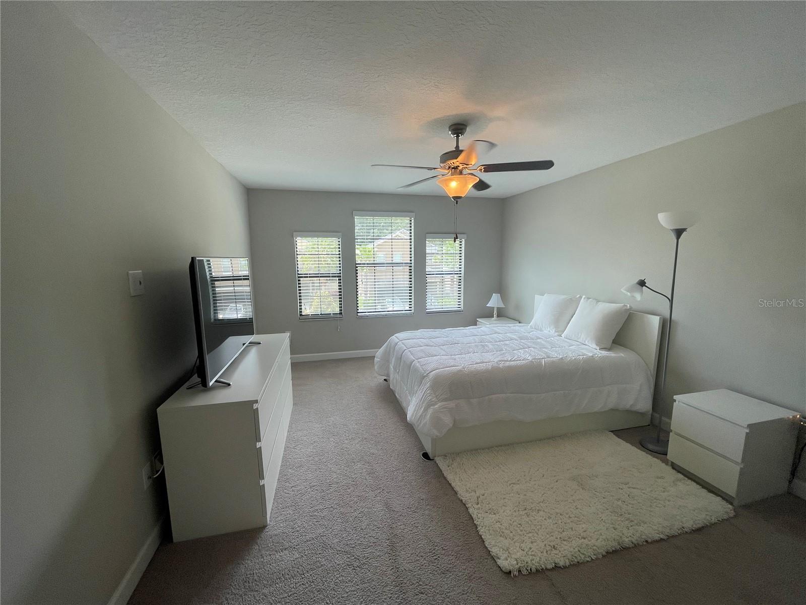 Listing photo id 23 for 1596 Ludington Avenue