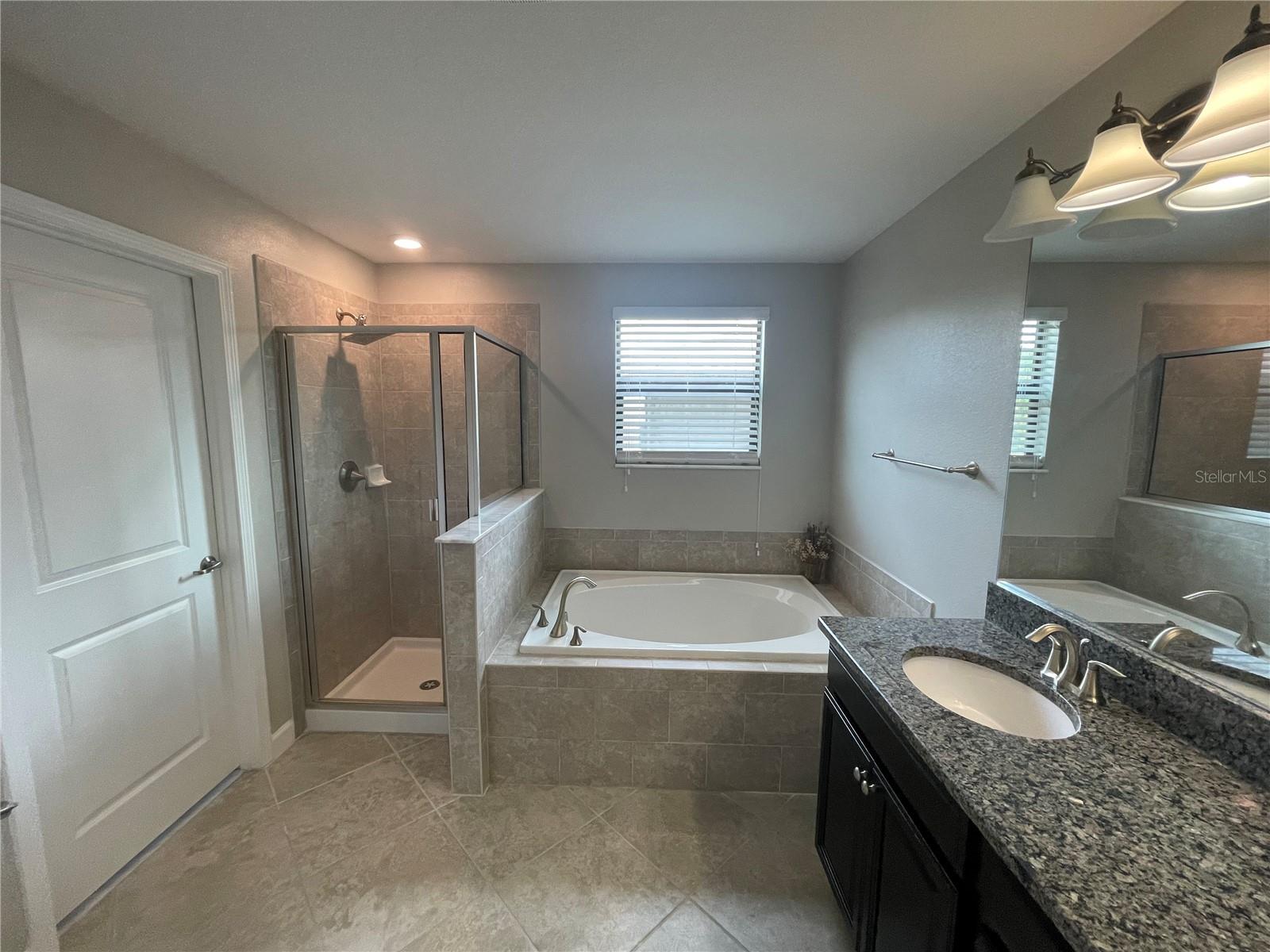 Listing photo id 28 for 1596 Ludington Avenue