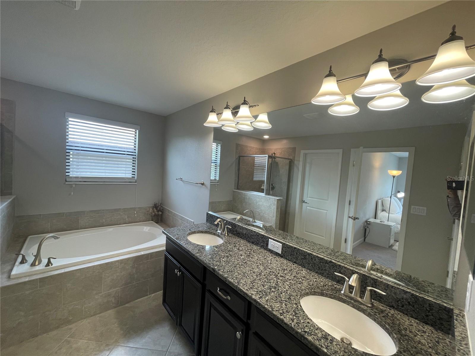 Listing photo id 31 for 1596 Ludington Avenue