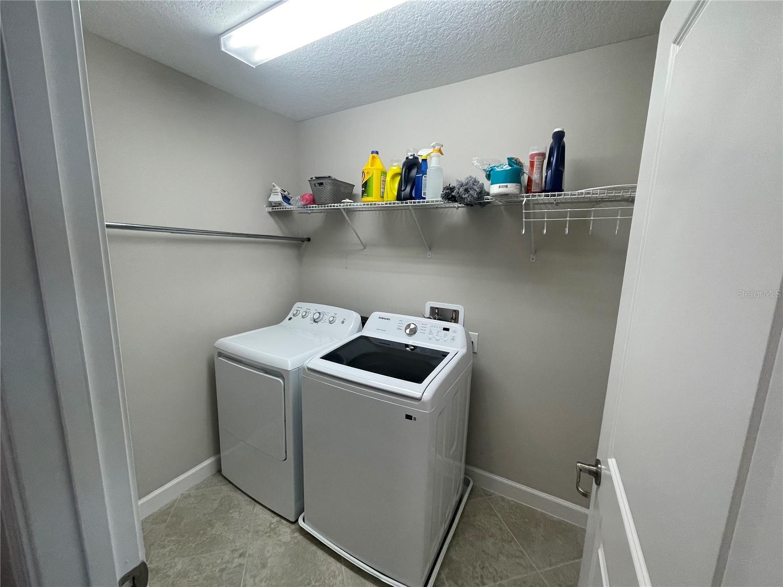 Listing photo id 33 for 1596 Ludington Avenue