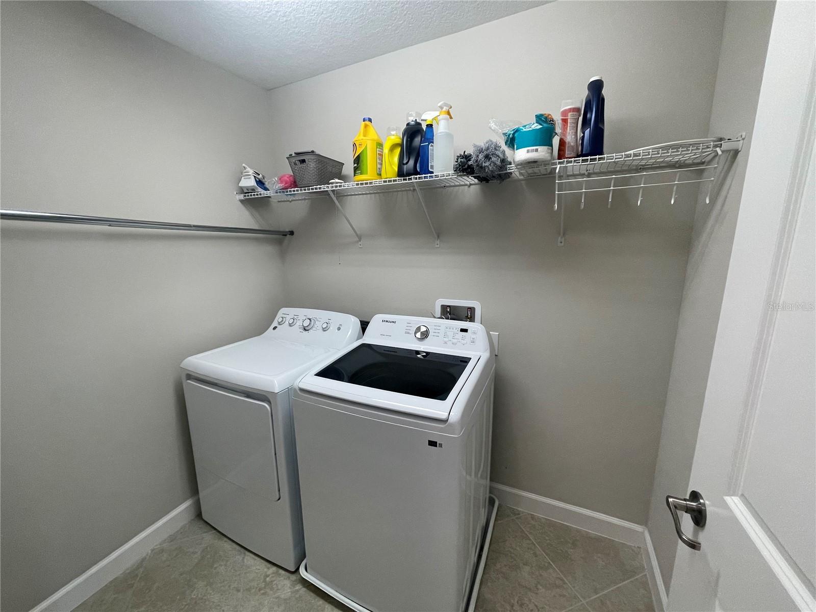 Listing photo id 35 for 1596 Ludington Avenue
