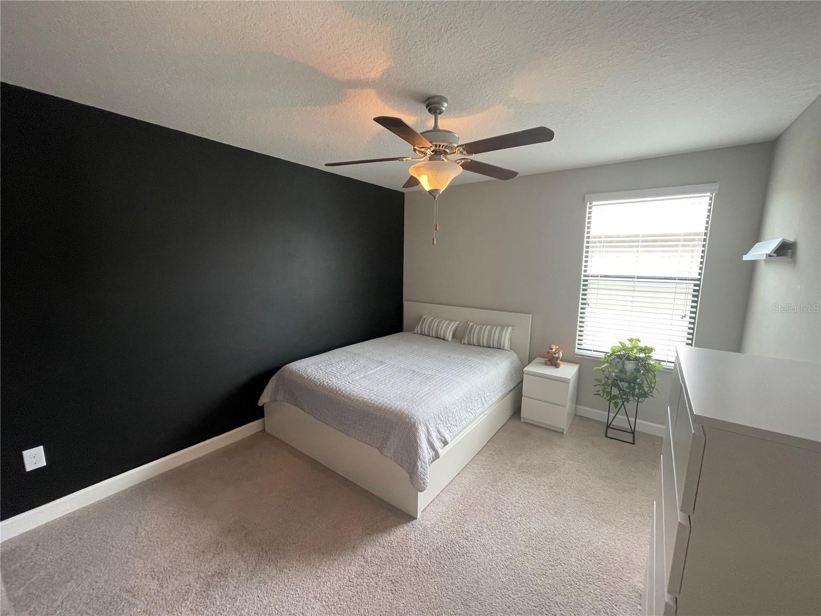 Listing photo id 36 for 1596 Ludington Avenue