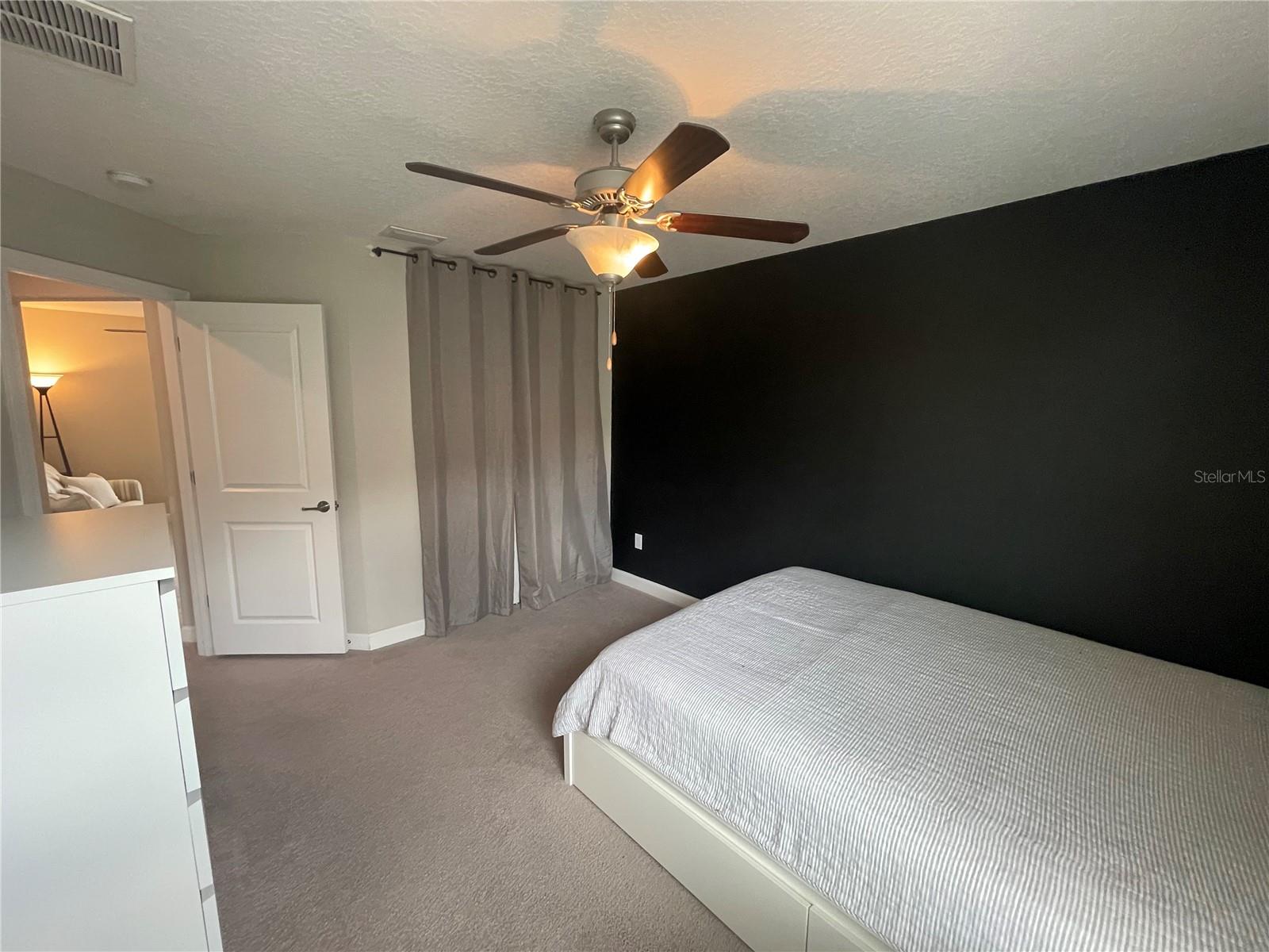 Listing photo id 37 for 1596 Ludington Avenue