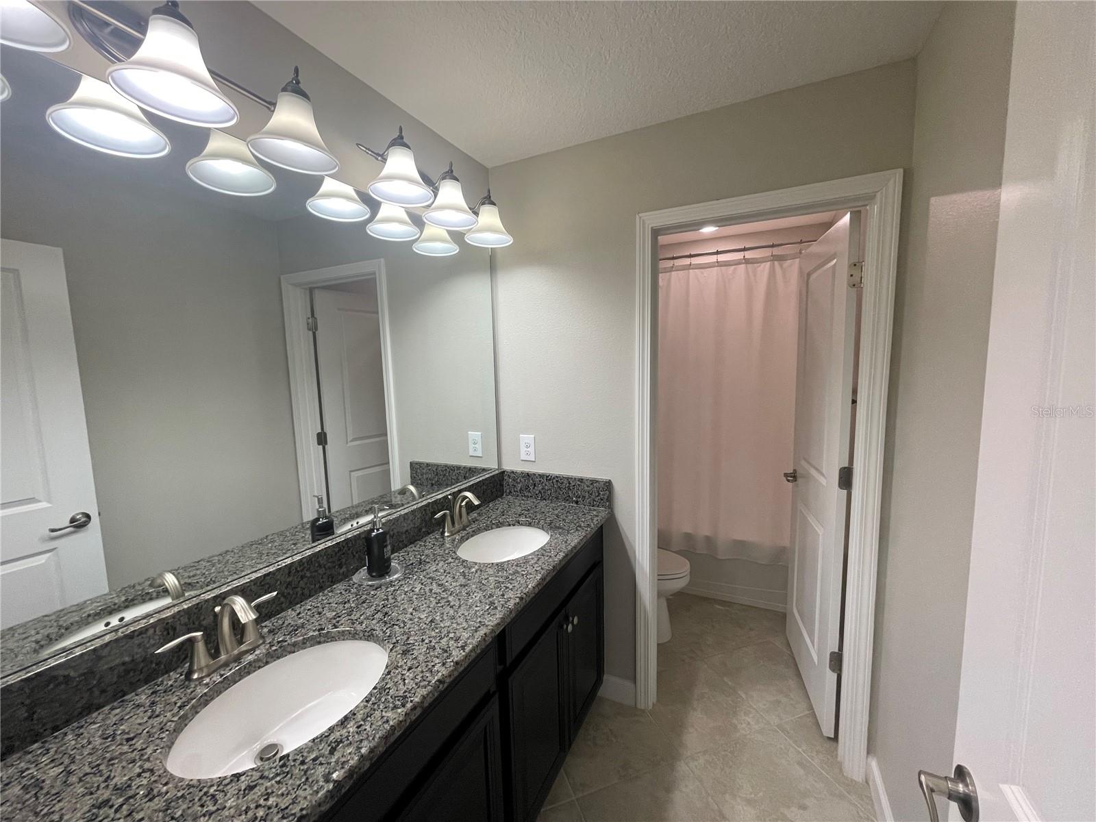 Listing photo id 41 for 1596 Ludington Avenue