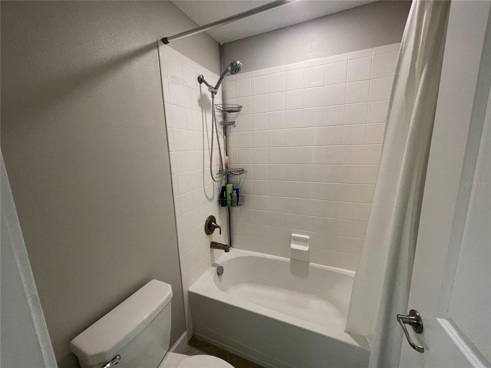 Listing photo id 42 for 1596 Ludington Avenue
