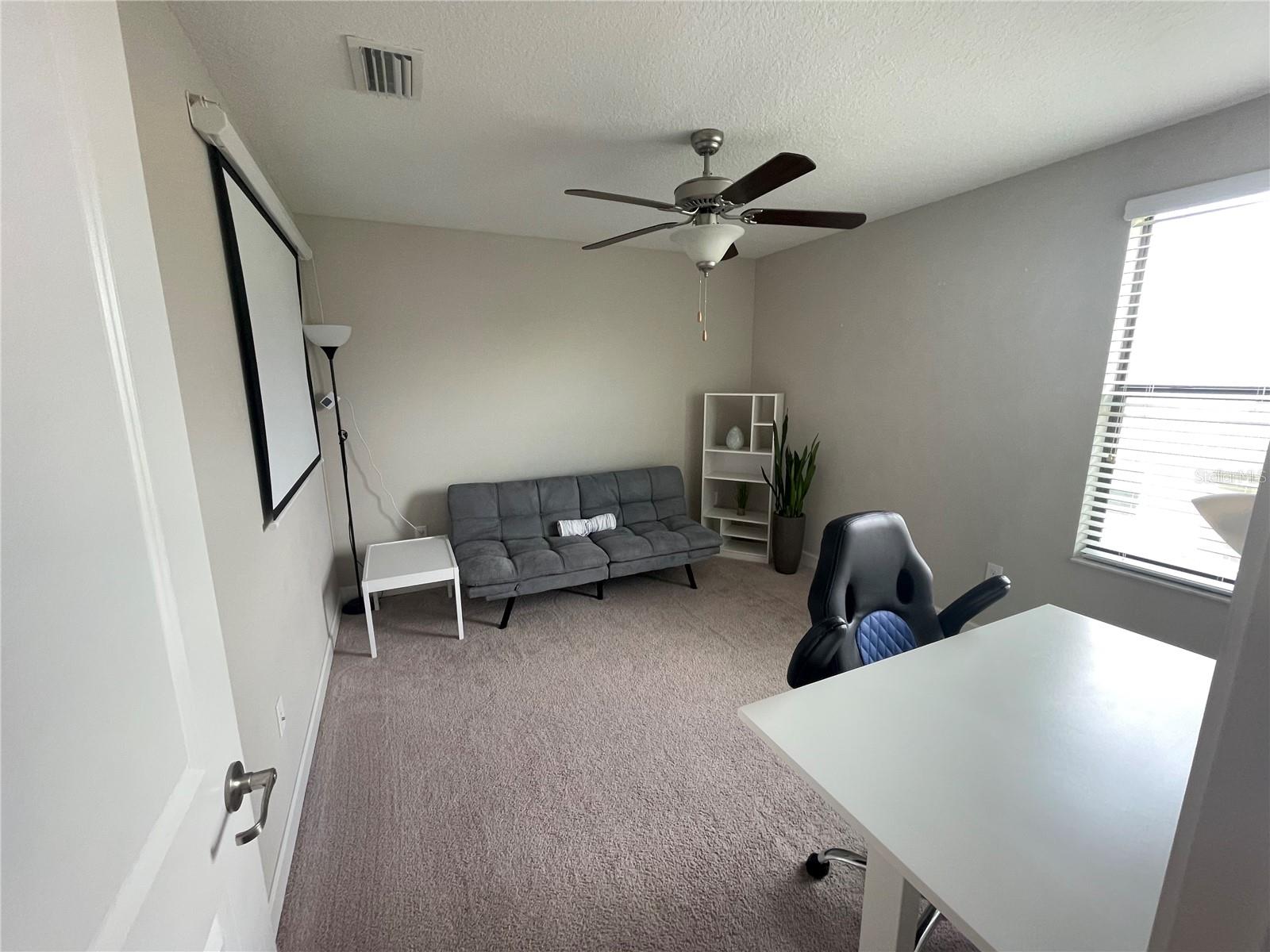Listing photo id 45 for 1596 Ludington Avenue