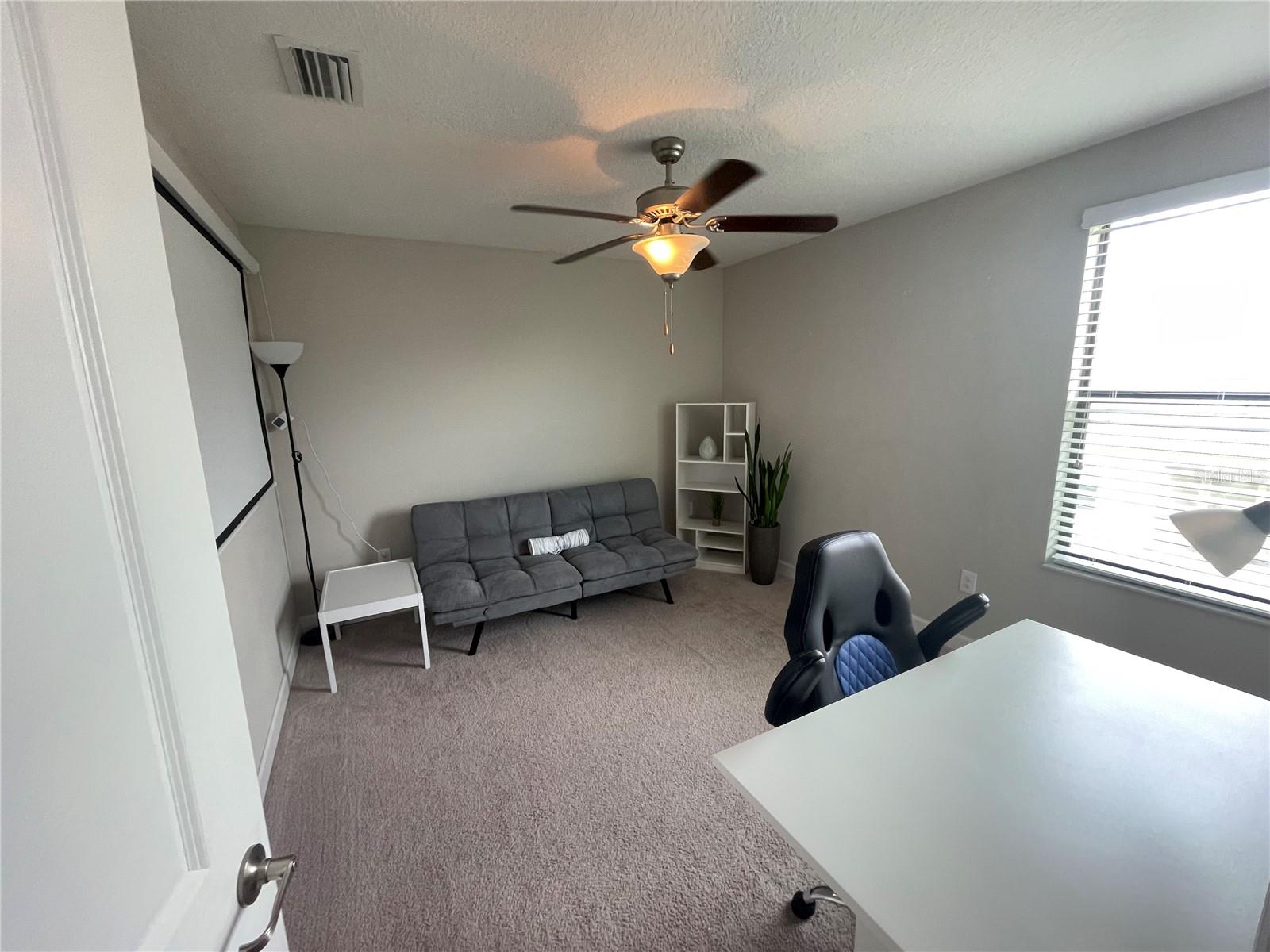 Listing photo id 46 for 1596 Ludington Avenue