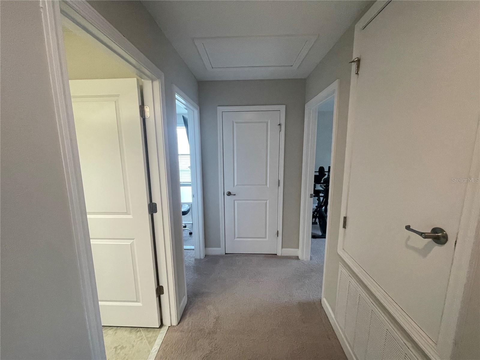 Listing photo id 48 for 1596 Ludington Avenue