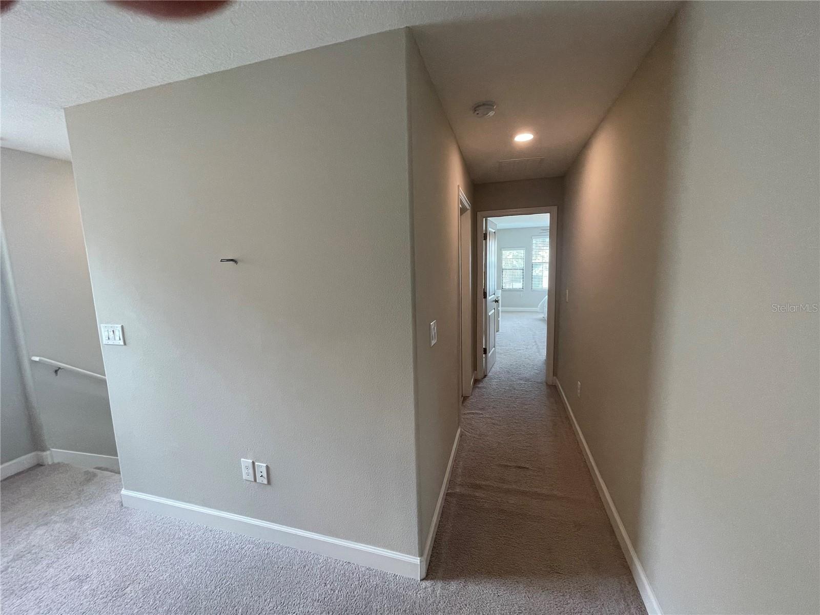 Listing photo id 50 for 1596 Ludington Avenue