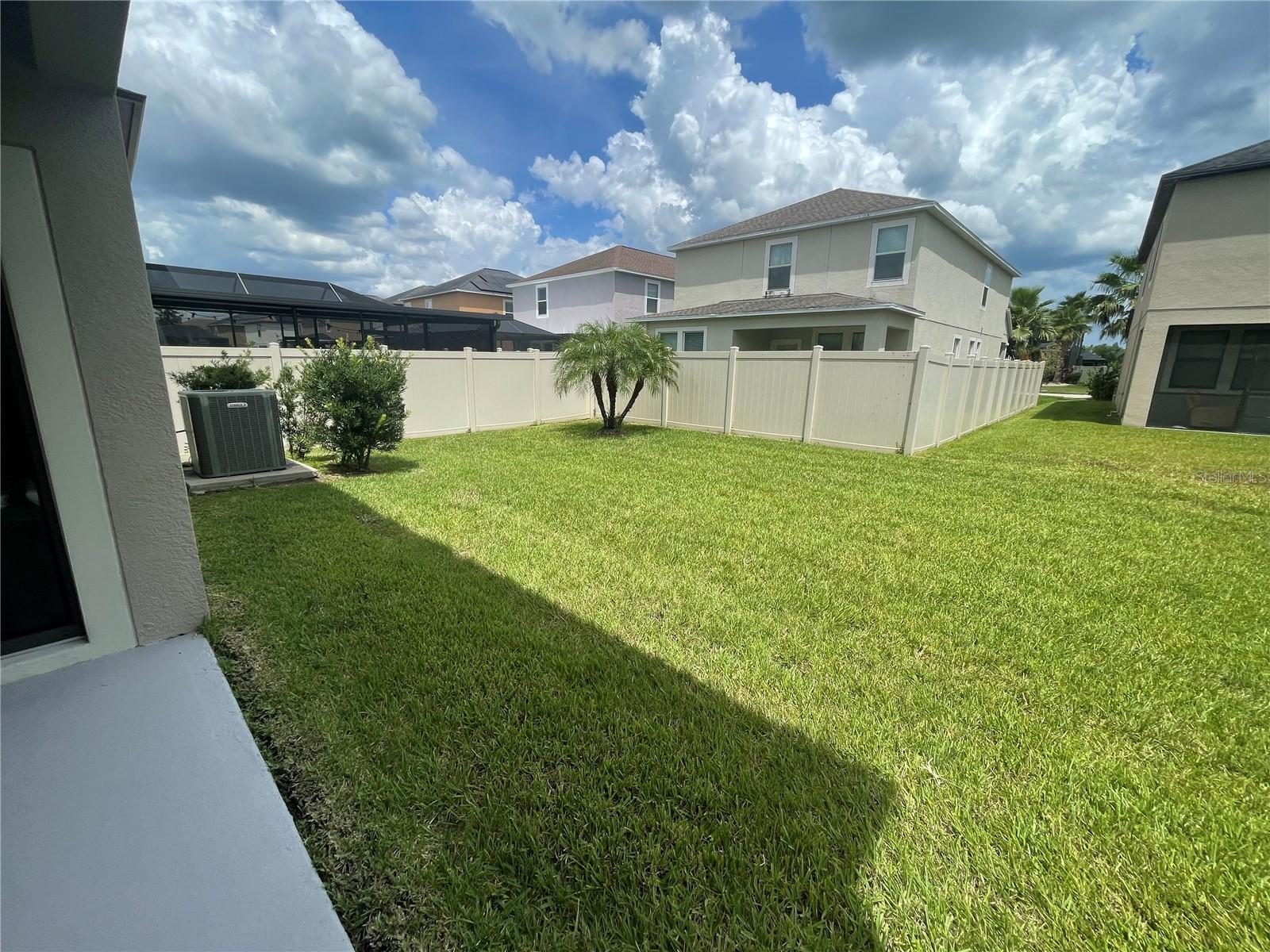 Listing photo id 53 for 1596 Ludington Avenue