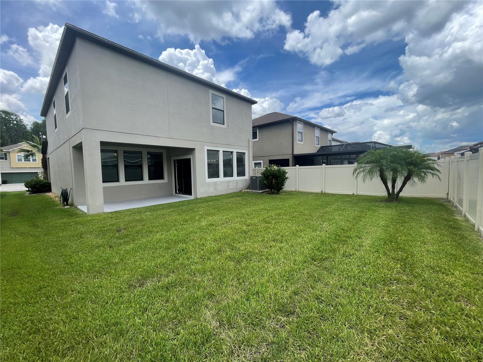 Listing photo id 56 for 1596 Ludington Avenue