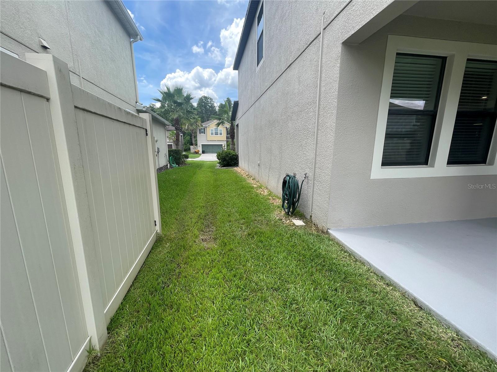 Listing photo id 57 for 1596 Ludington Avenue