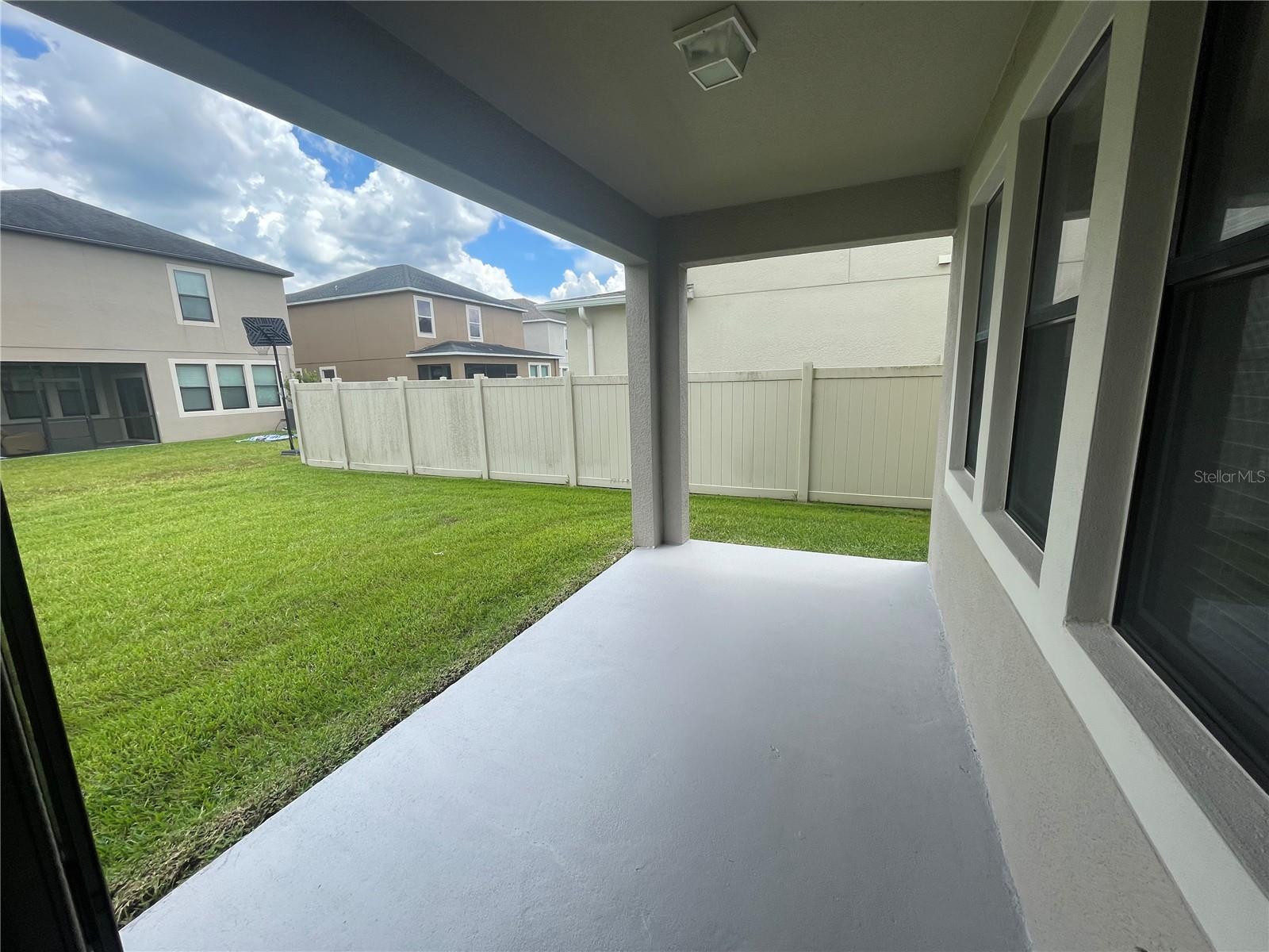 Listing photo id 61 for 1596 Ludington Avenue