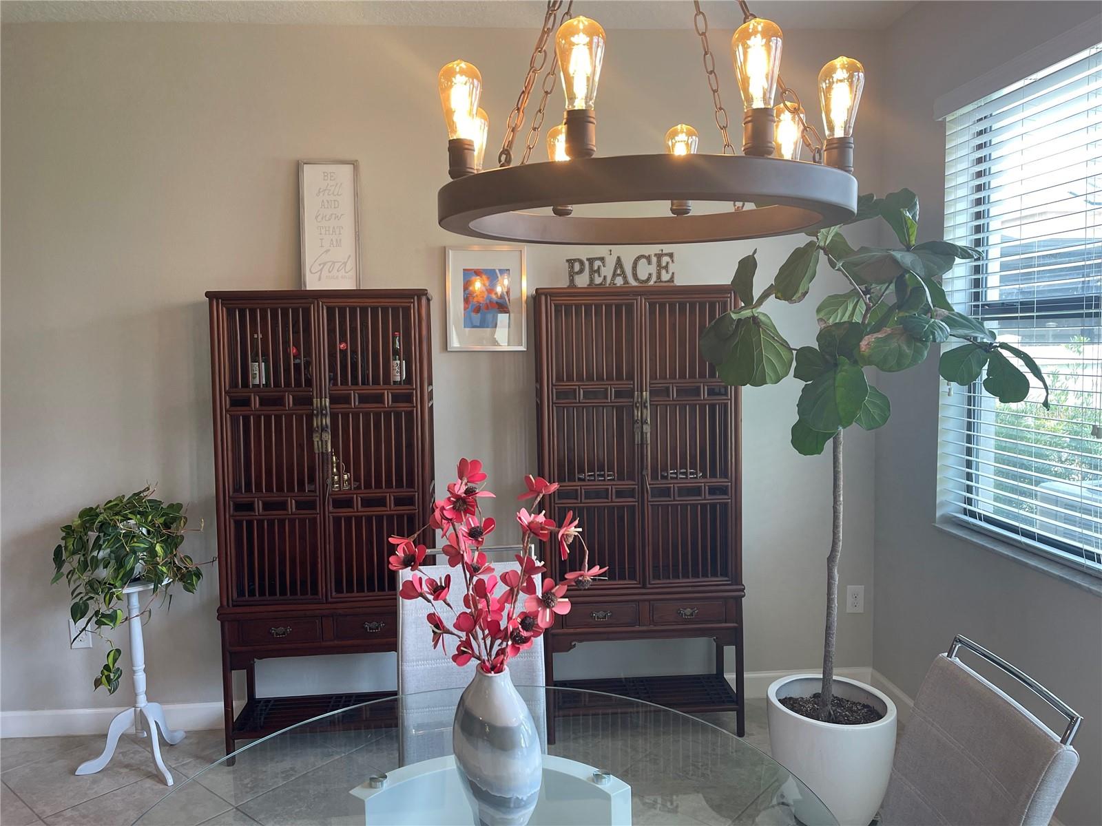 Listing photo id 5 for 1596 Ludington Avenue