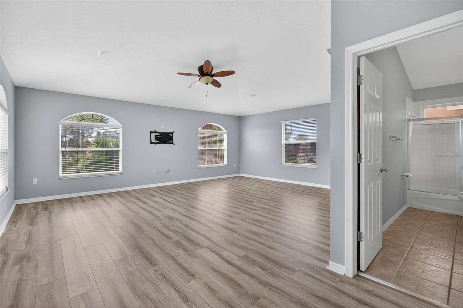 Image 20 of 53 For 3185 Shoreline Drive