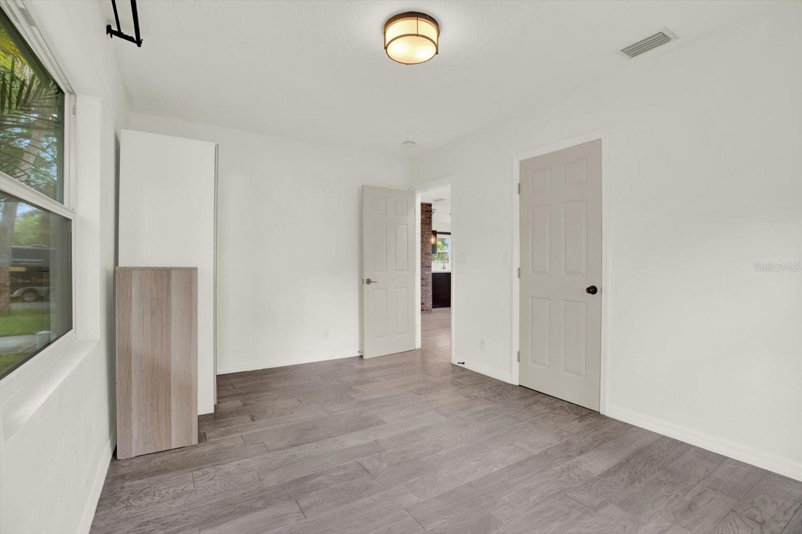 Image 11 of 18 For 5006 Suwanee Avenue