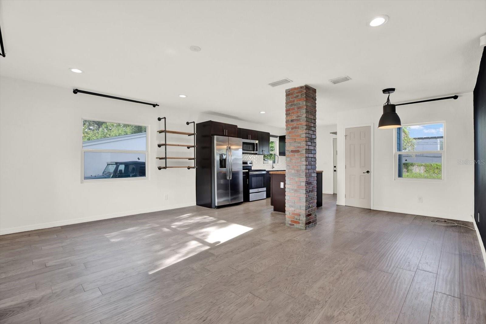Image 3 of 18 For 5006 Suwanee Avenue