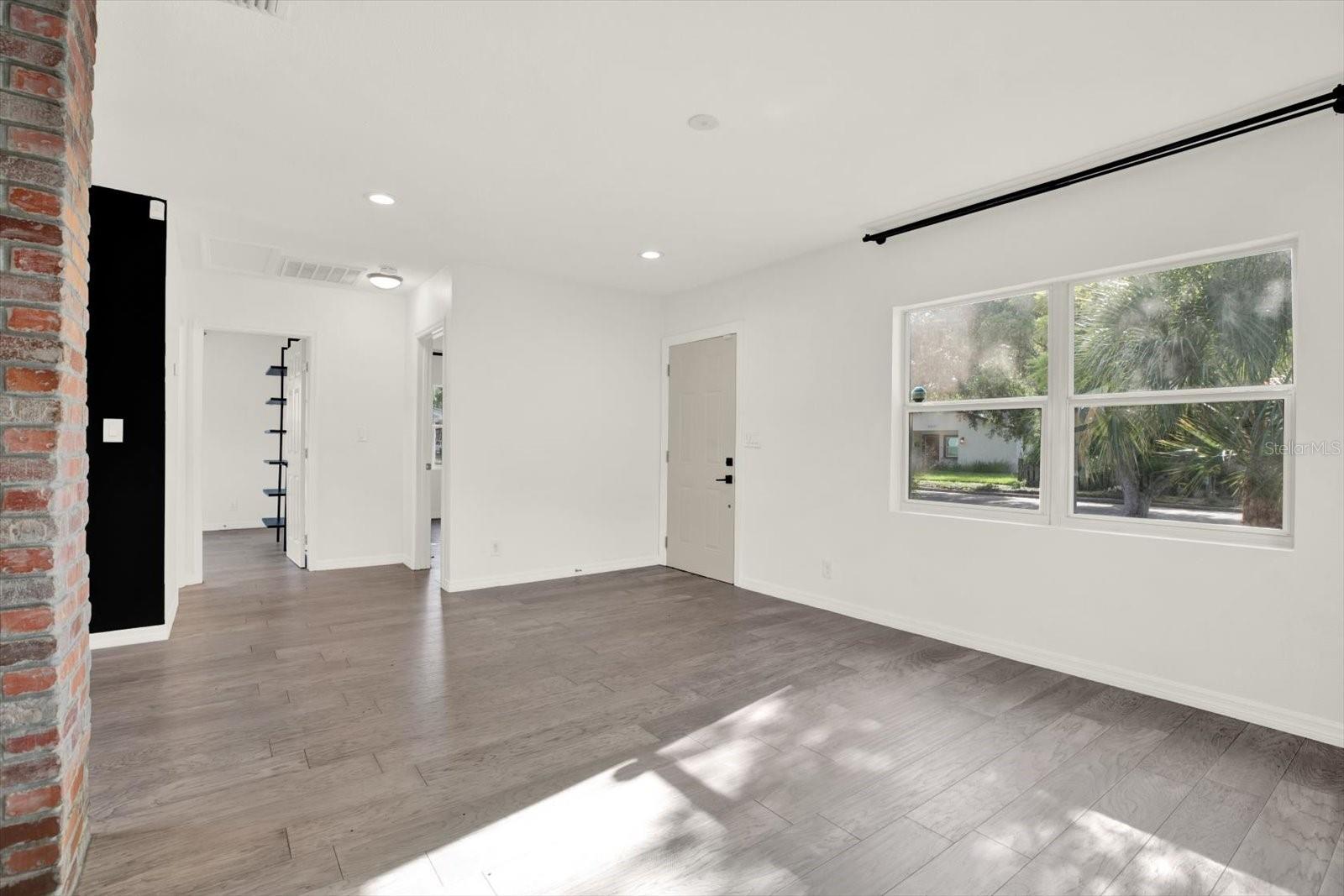 Image 4 of 18 For 5006 Suwanee Avenue
