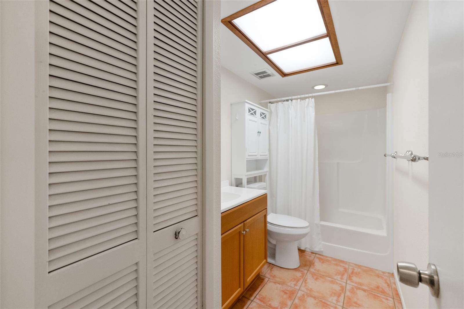 Image 17 of 34 For 5217 29th Avenue S