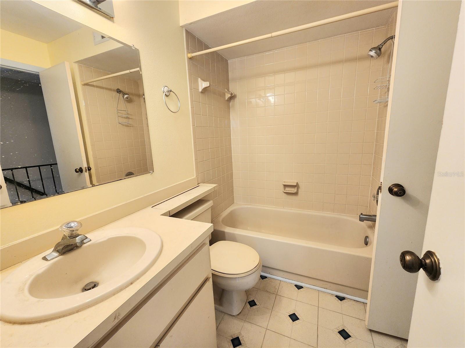 Listing photo id 18 for 6620 121st Avenue 1