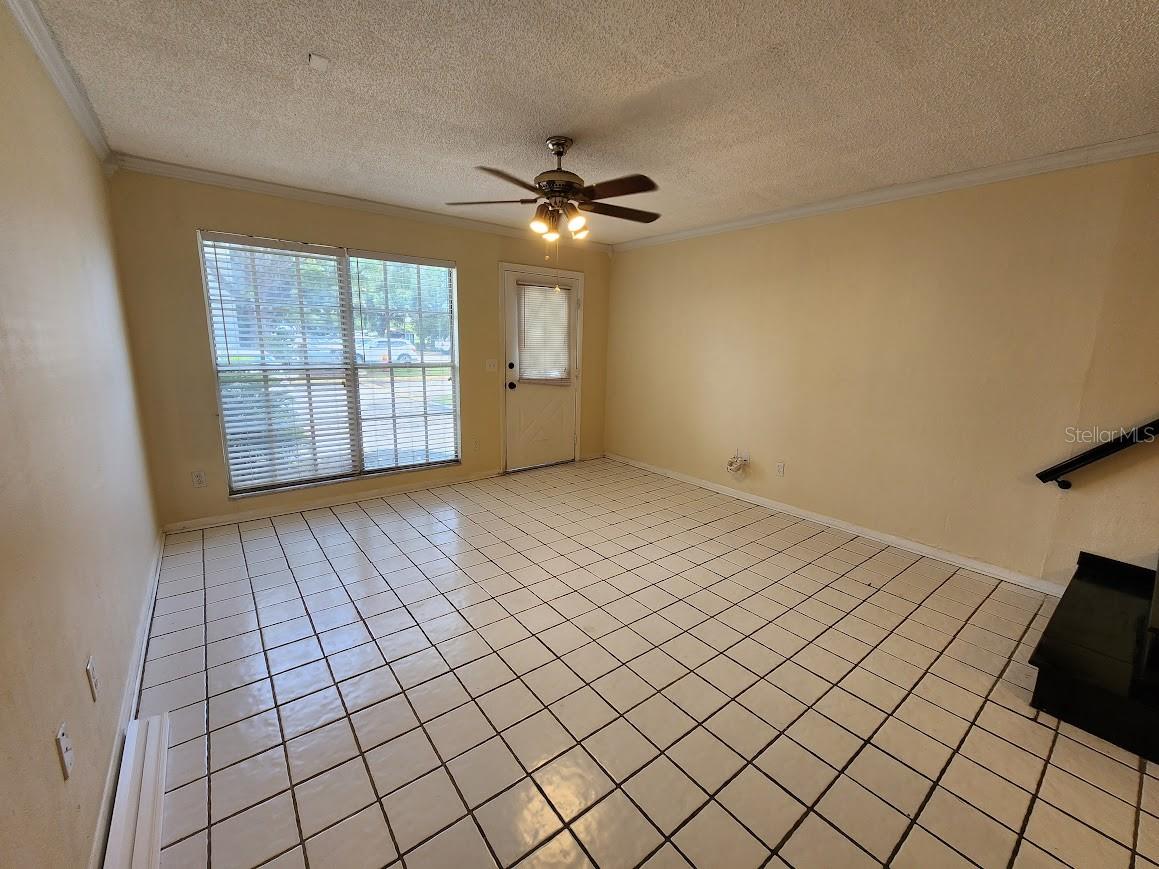 Listing photo id 2 for 6620 121st Avenue 1