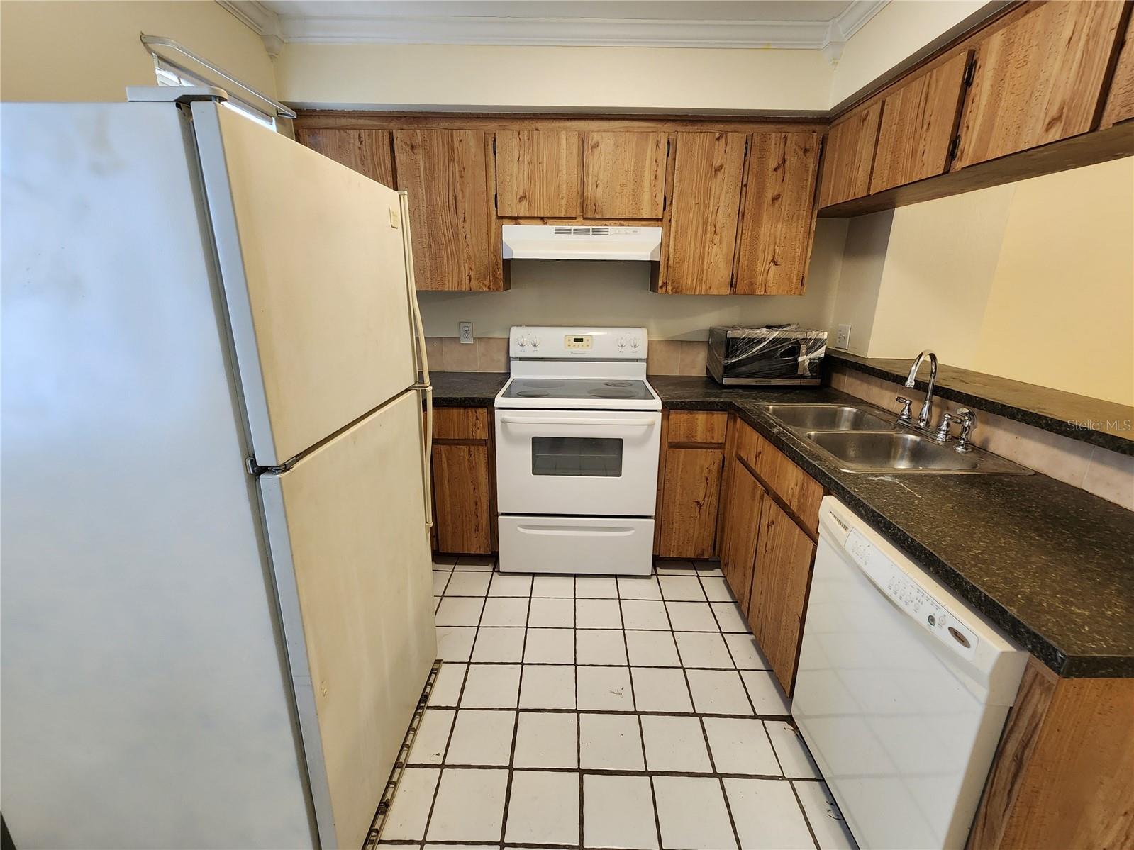 Listing photo id 5 for 6620 121st Avenue 1