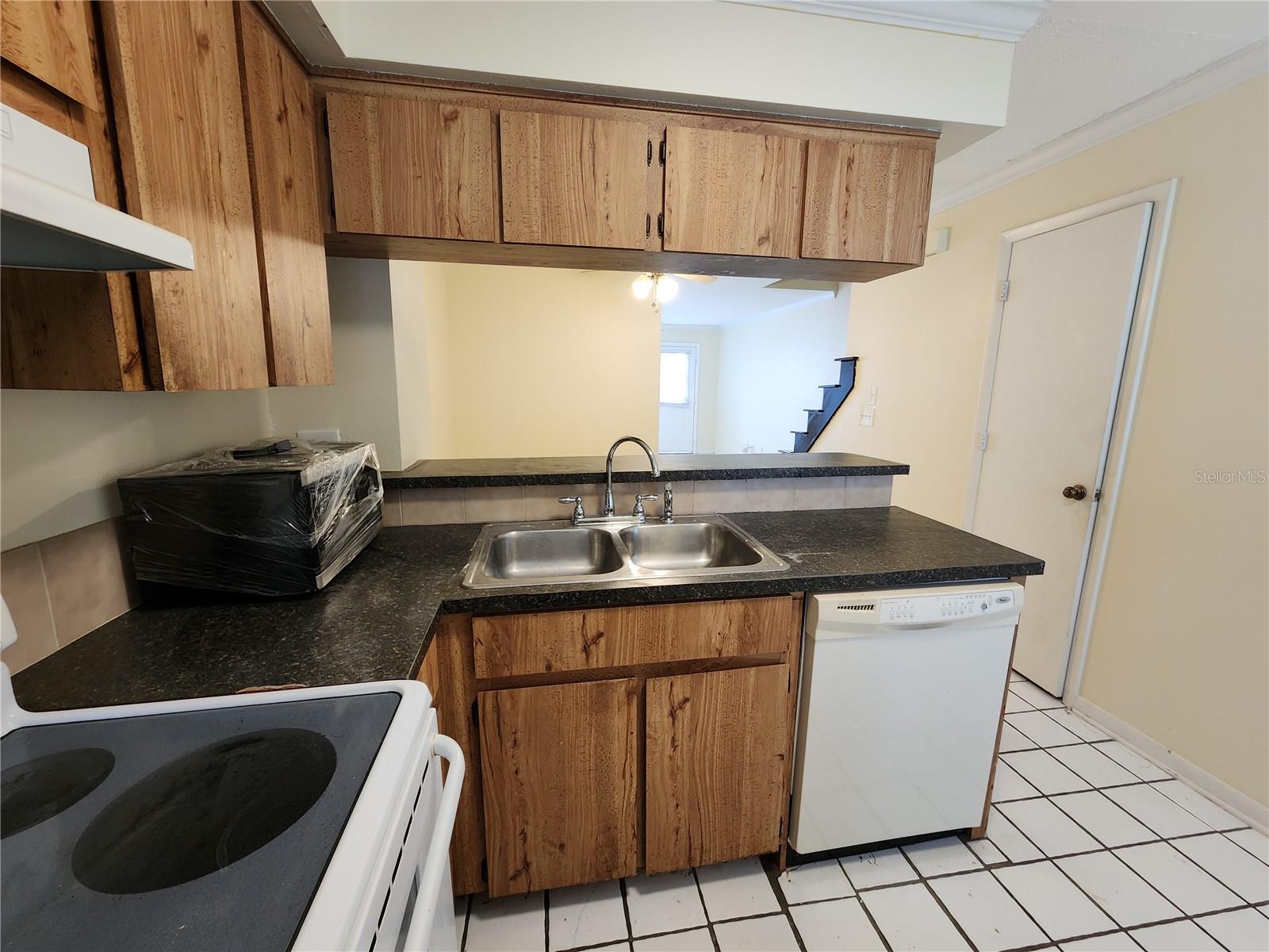 Listing photo id 6 for 6620 121st Avenue 1