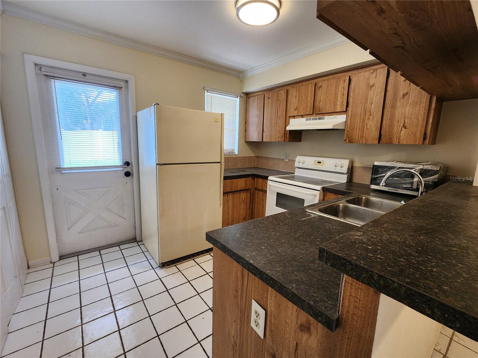 Listing photo id 7 for 6620 121st Avenue 1