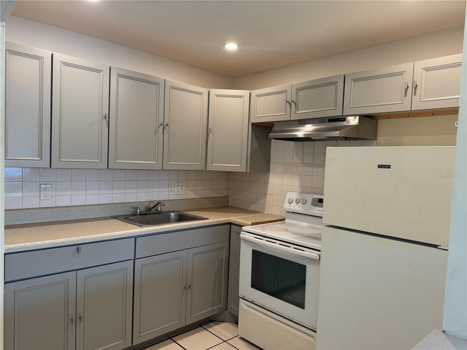 Image 2 of 12 For 2501 Harn Boulevard H20