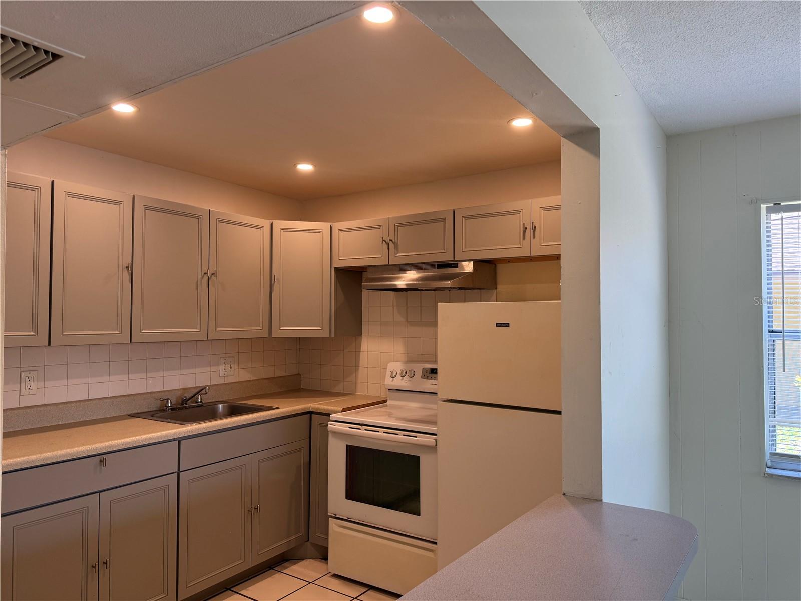 Image 4 of 12 For 2501 Harn Boulevard H20