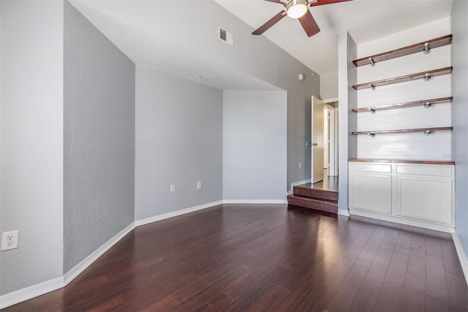 Image 14 of 35 For 501 Moody Avenue 1134