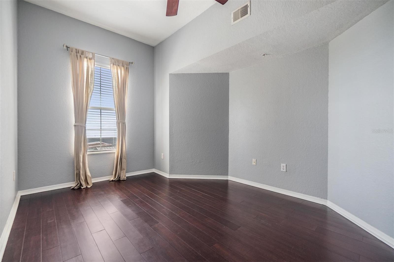 Image 15 of 35 For 501 Moody Avenue 1134