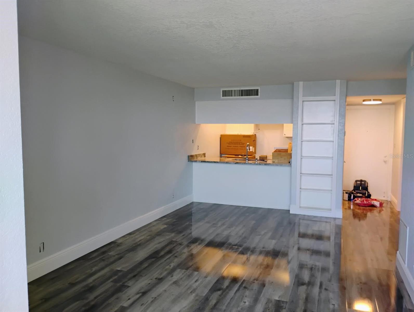 Image 4 of 8 For 2617 Cove Cay Drive 306