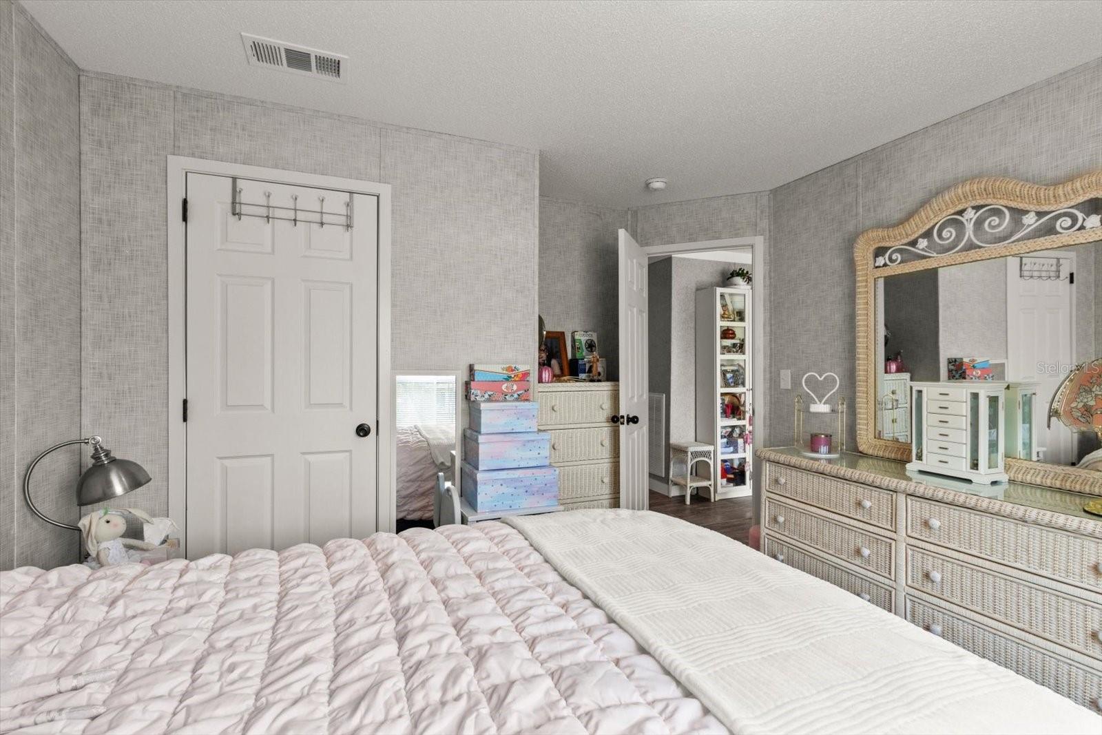 Image 15 of 29 For 6544 W Mae  