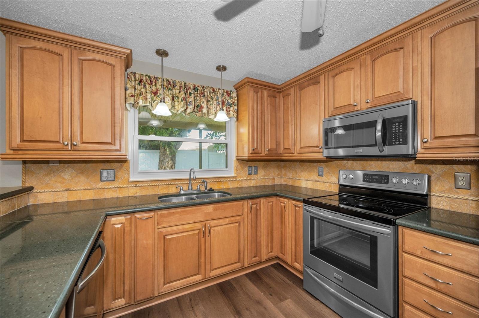 Listing photo id 9 for 11279 Oakridge Trail