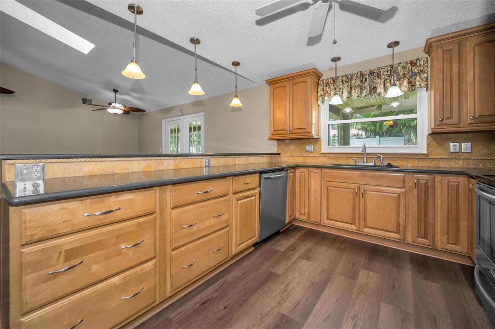 Listing photo id 10 for 11279 Oakridge Trail
