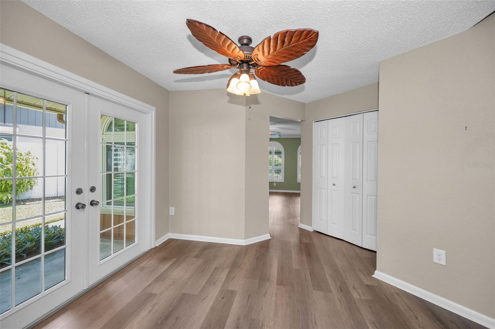 Listing photo id 11 for 11279 Oakridge Trail
