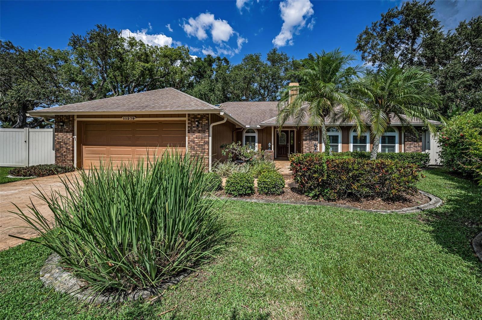 Listing photo id 0 for 11279 Oakridge Trail
