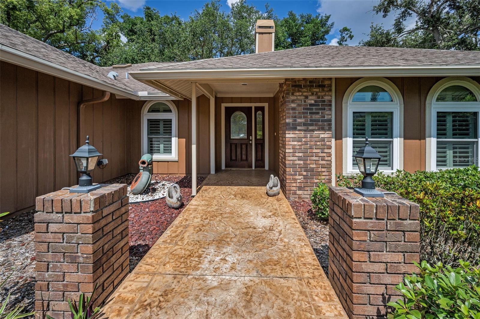 Listing photo id 1 for 11279 Oakridge Trail