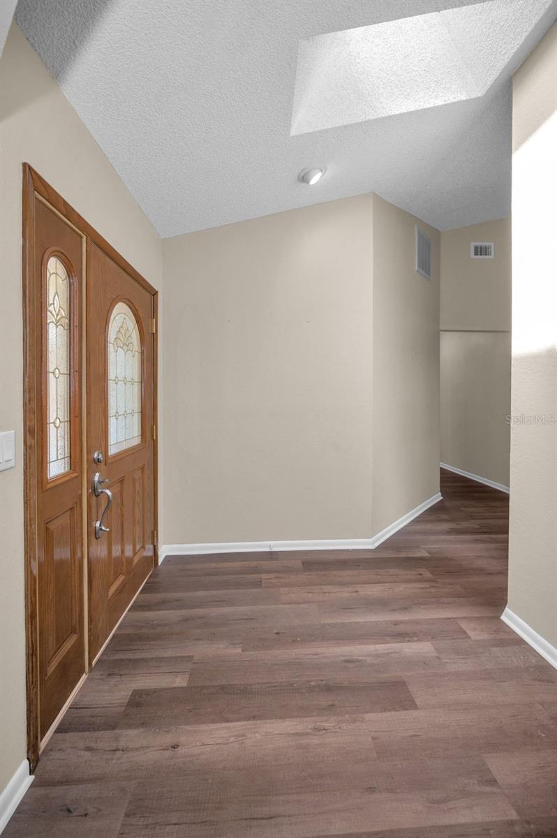 Listing photo id 2 for 11279 Oakridge Trail