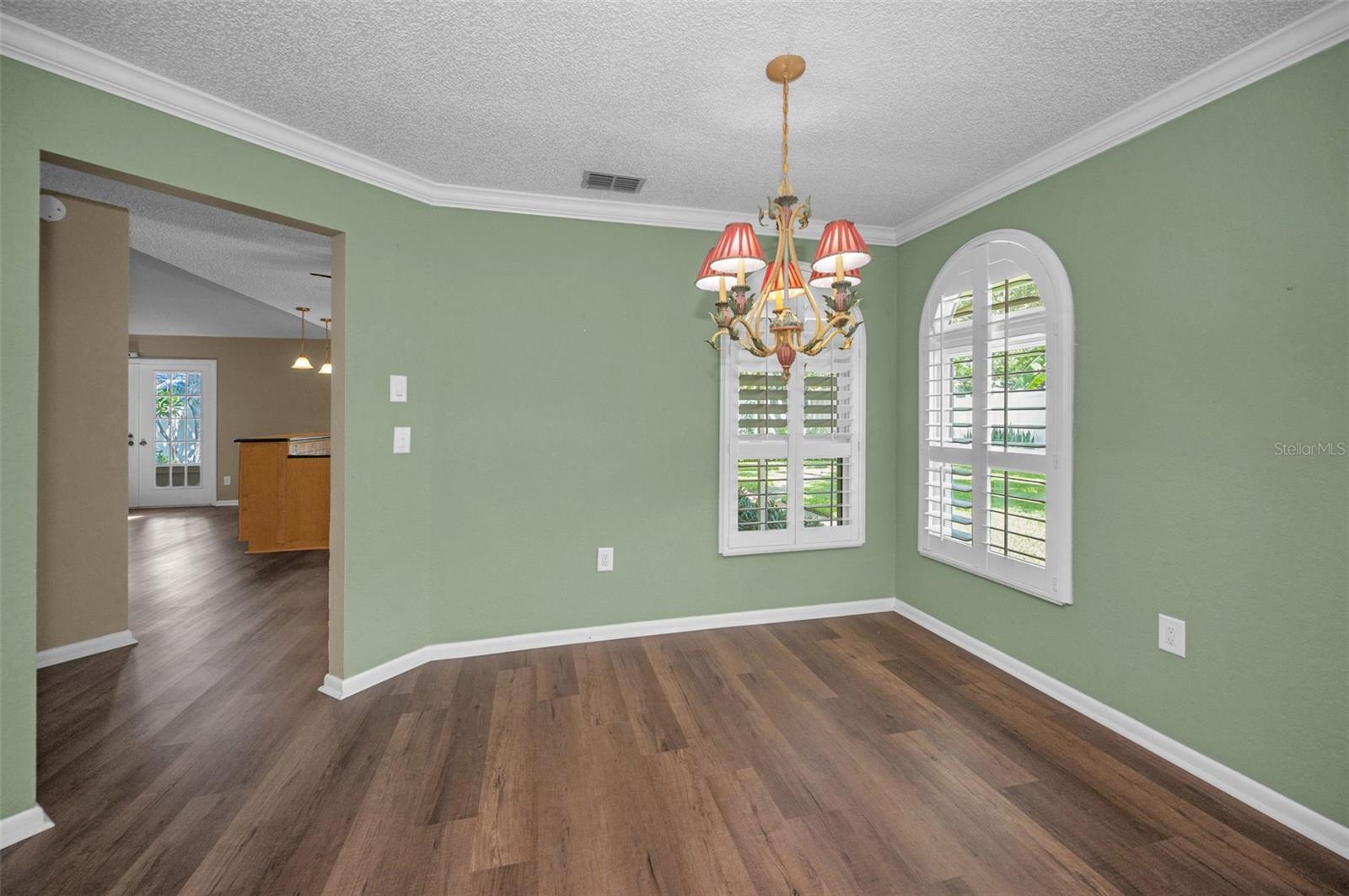 Listing photo id 6 for 11279 Oakridge Trail