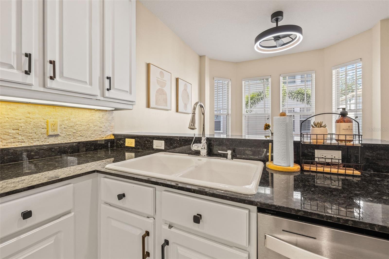 Image 11 of 36 For 3315 De Leon Street 19