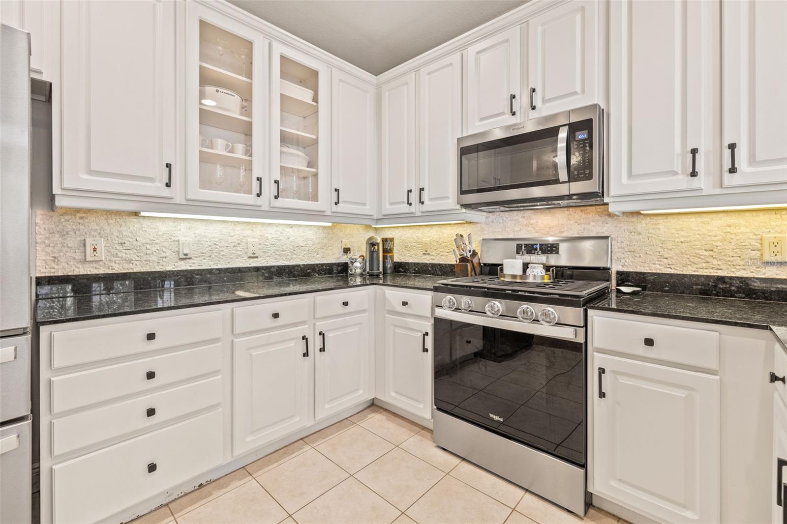 Image 12 of 36 For 3315 De Leon Street 19