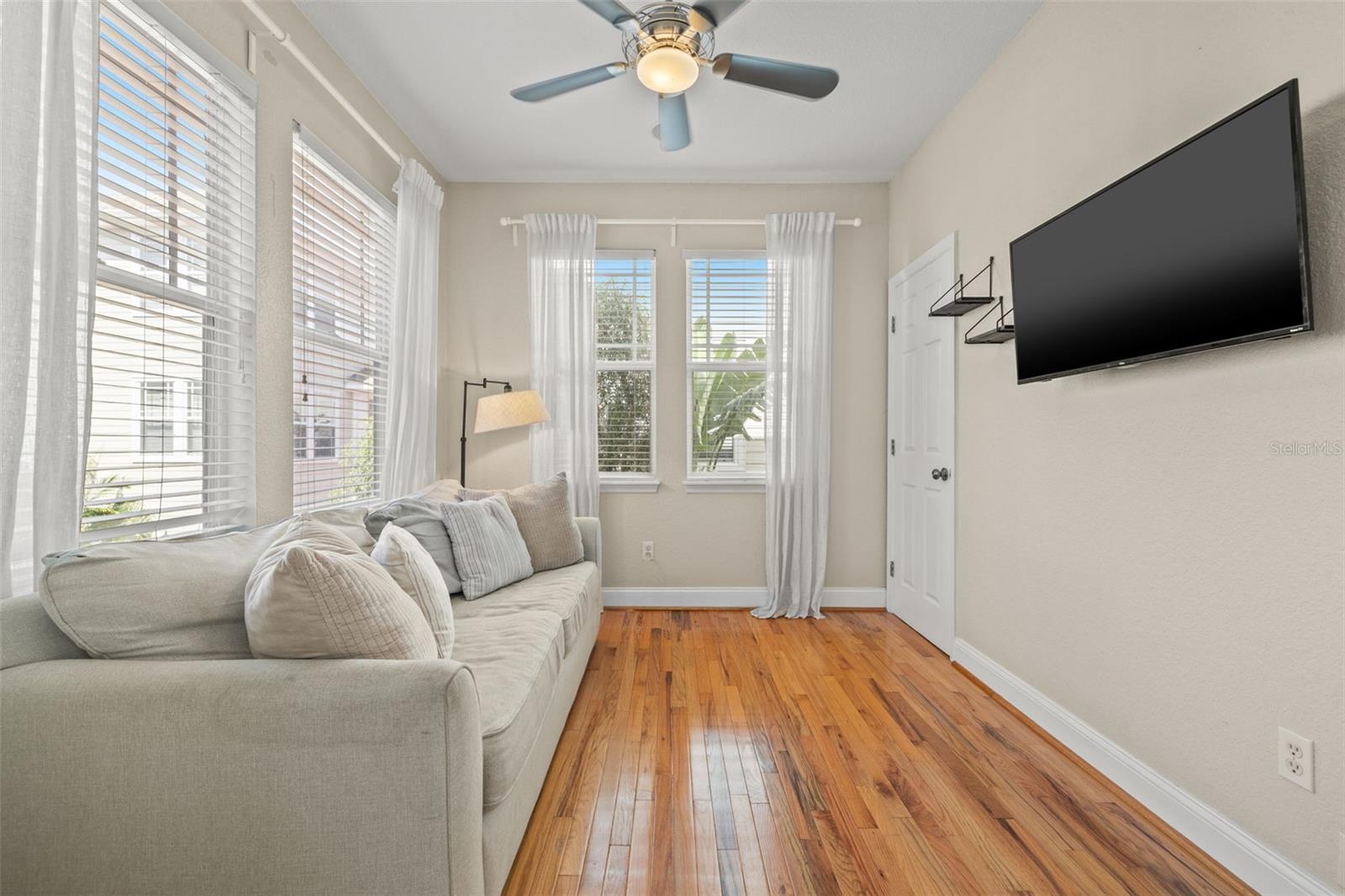 Image 15 of 36 For 3315 De Leon Street 19