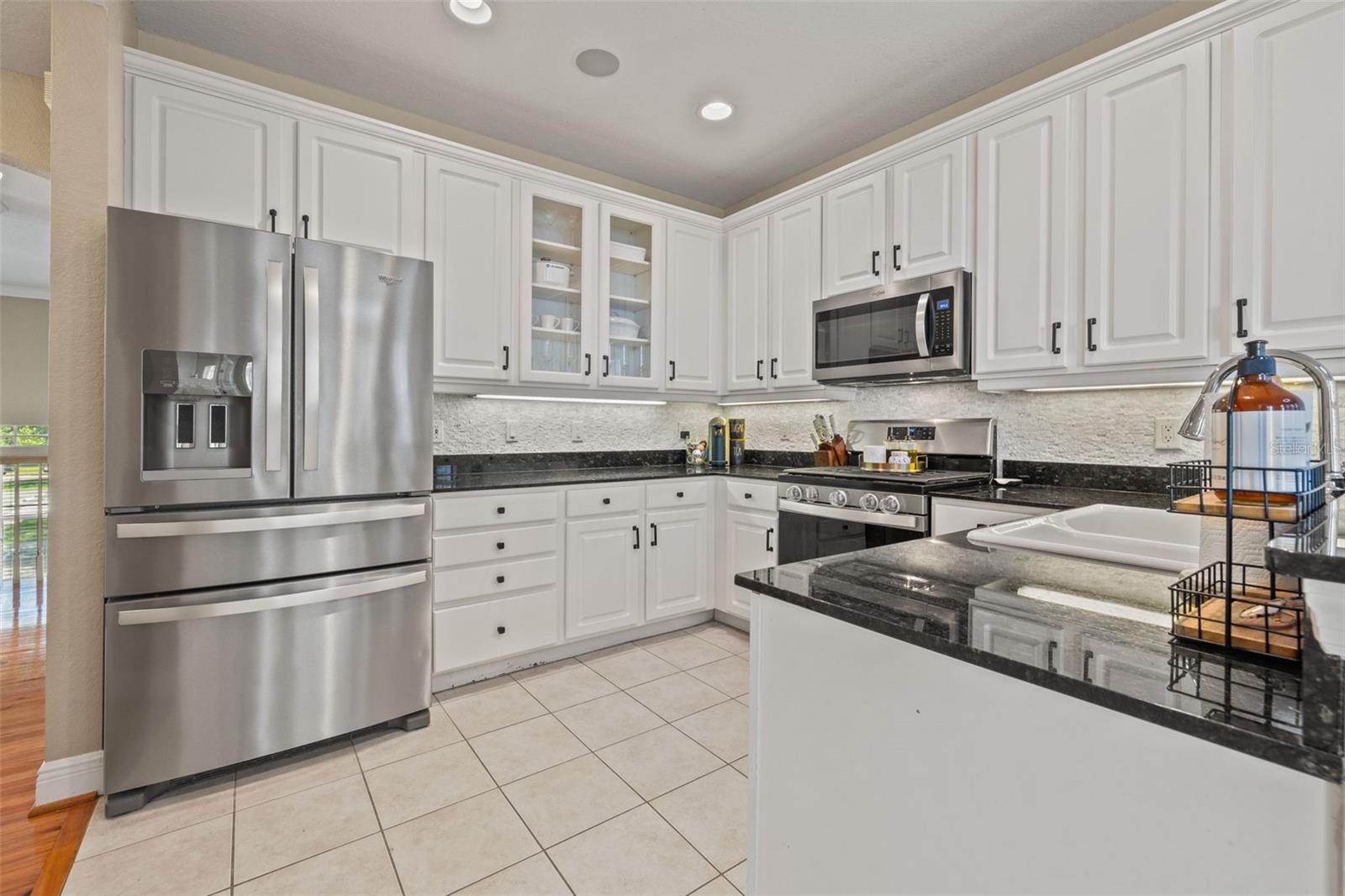 Image 9 of 36 For 3315 De Leon Street 19